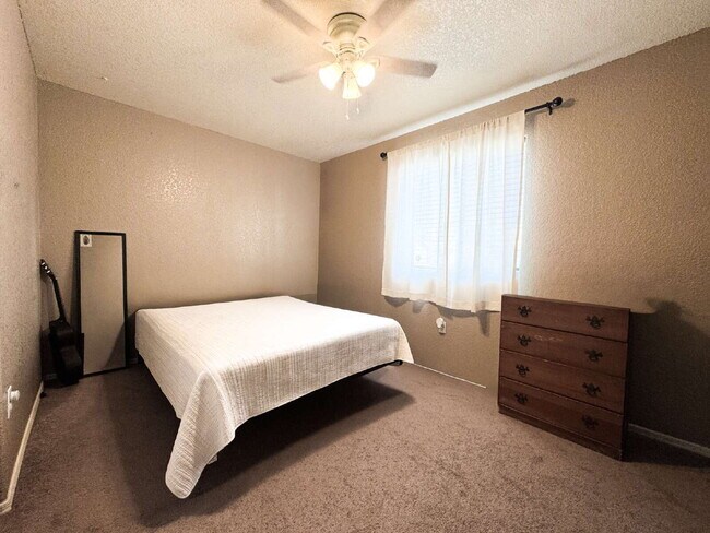 Building Photo - “Spacious 4-Bedroom, 2-Bath Home with Solar Panels in Yuma”