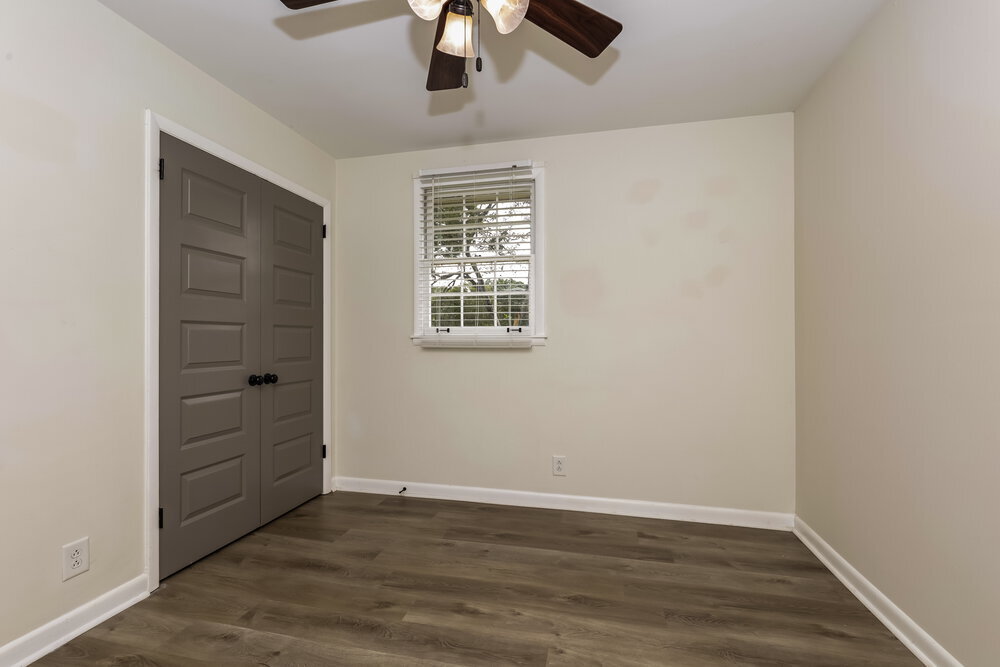Building Photo - 121 Lakeside Park Dr
