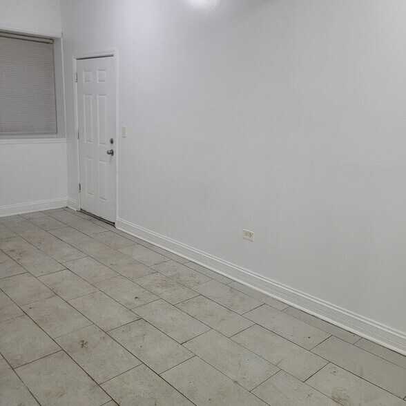 Building Photo - 6751 S Clyde Ave