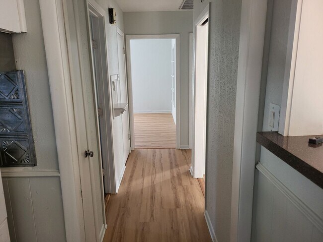 Building Photo - 614 Highland Ave