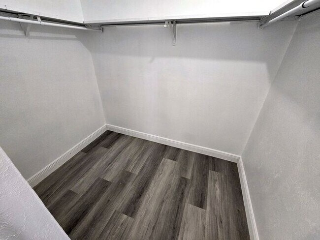 Building Photo - Large Two bedrooms with a cover patio