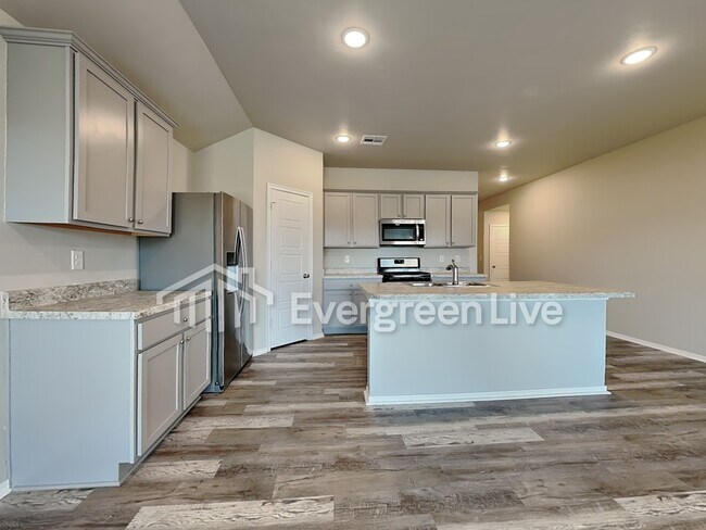 Building Photo - 3500 moraine dr