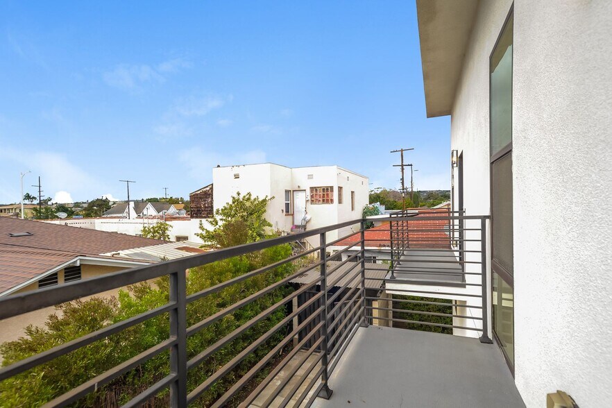 Building Photo - 705 Belden Ave