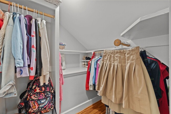 Building Photo - 2050 Midland Rd