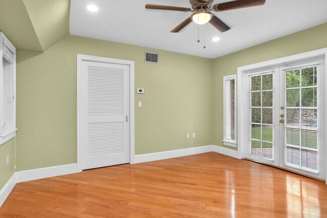 Building Photo - PENDING