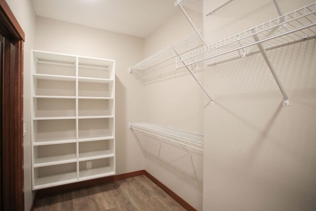 Building Photo - 1926 W 6th St