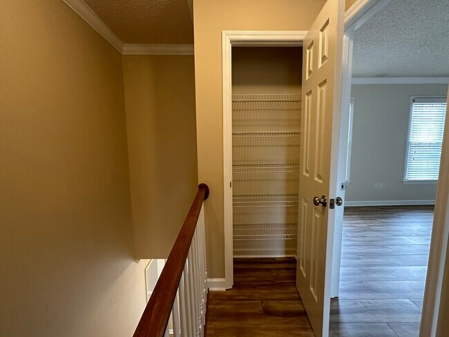 Building Photo - 328 Brookside Ct