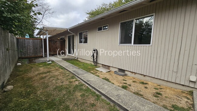 Building Photo - Cozy two bedroom duplex