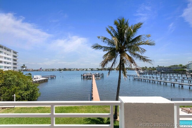 Building Photo - 316 N Lake Dr