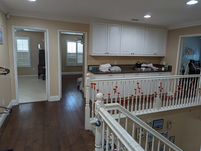 Building Photo - Spacious north Pomona property