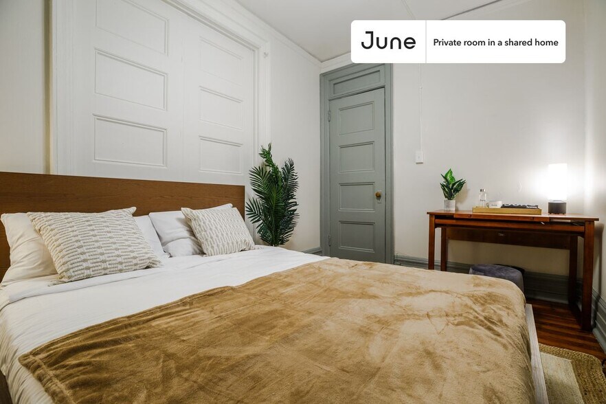 Building Photo - Room in Shared 4 bed/1 bath home