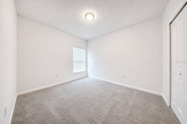 Building Photo - 688 Sand Pne Ln