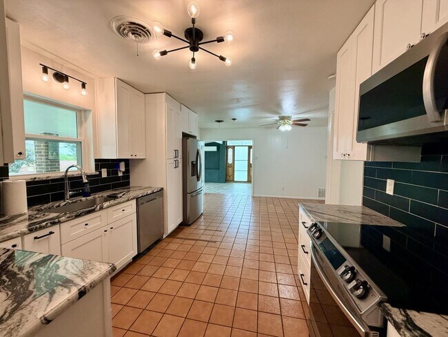 Building Photo - 3807 Longridge Dr