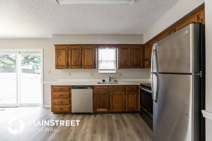 Building Photo - 219 E Pacific Dr