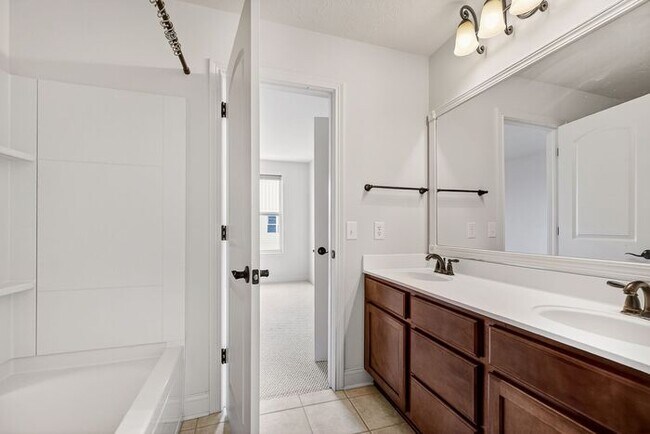 Building Photo - Modern Luxury with Waterfront Views in West Carmel