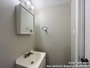 Building Photo - 2802 Lasses Blvd