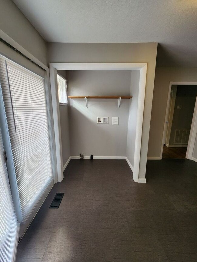 Building Photo - 7547 Decatur Dr