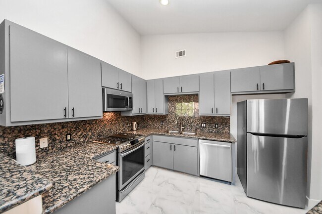 Building Photo - 9715 Riddlewood Ln