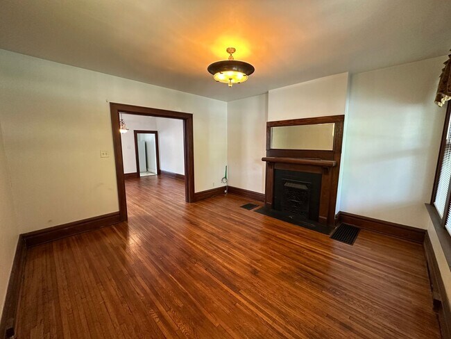 Building Photo - Thurman Ave 273-275 WAG