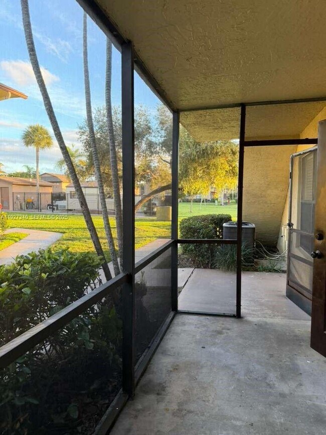 Building Photo - 10020 Winding Lake Rd