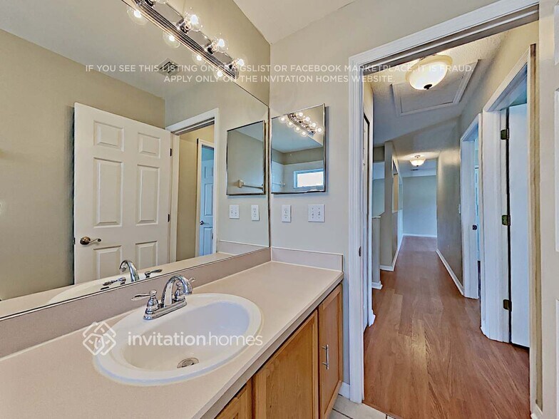 Building Photo - 12725 Longcrest Dr