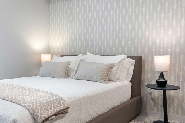 Building Photo - 121 NE 5th St