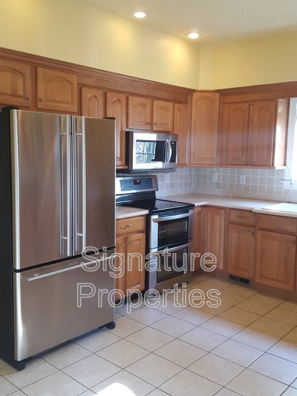 Building Photo - 6501 Southshore Dr