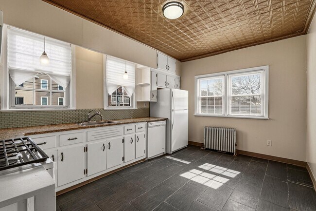 Building Photo - 1136 Avenue C