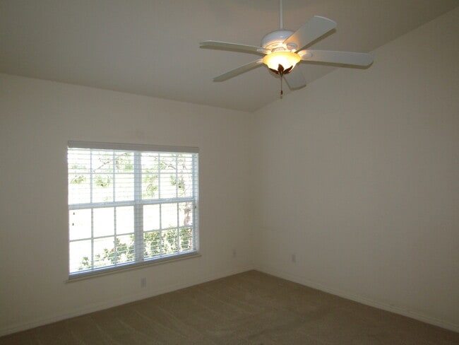 Building Photo - 868 Saranac Lake Dr