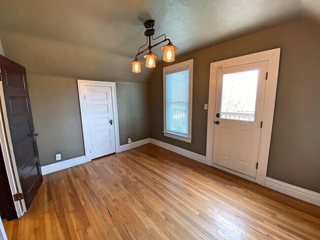 Building Photo - 2445 W 37th Ave