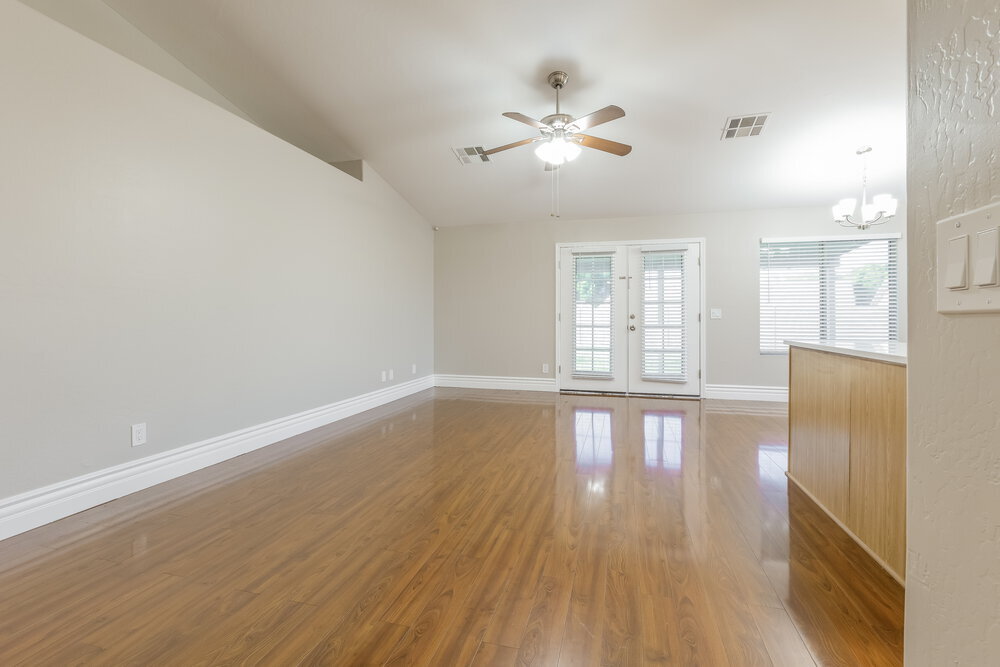 Building Photo - 10417 E Crescent Ave