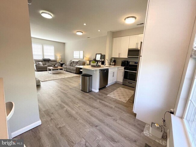 Building Photo - 23052 Fontwell Square