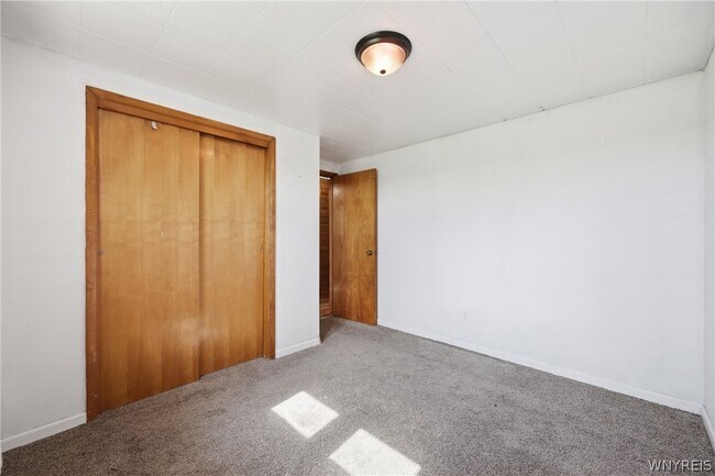 Building Photo - 56 Awood Pl