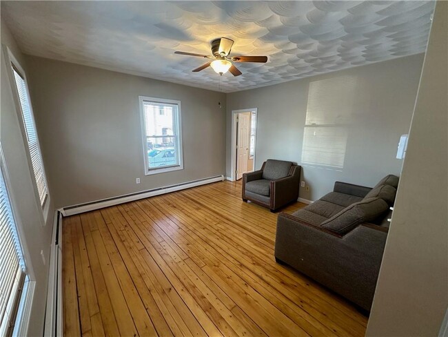 Building Photo - 35 Yates St