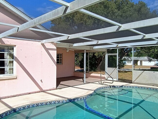 Building Photo - Pool. Privacy. Perfect location. Available now!