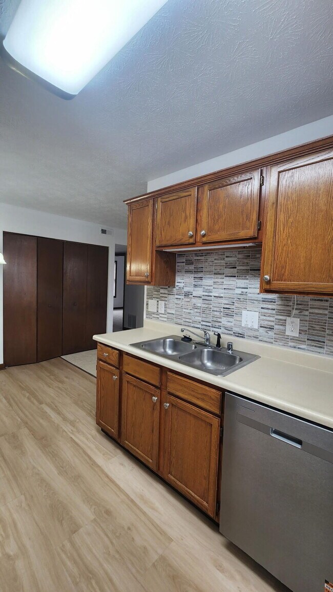 Building Photo - 304 Remington Ct