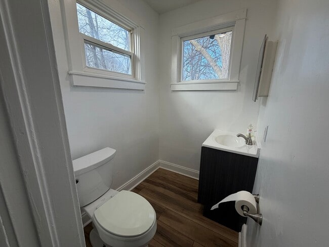 Building Photo - Spacious 4 Bedroom home