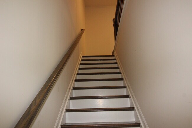 Building Photo - 869 Falls Grove Trl