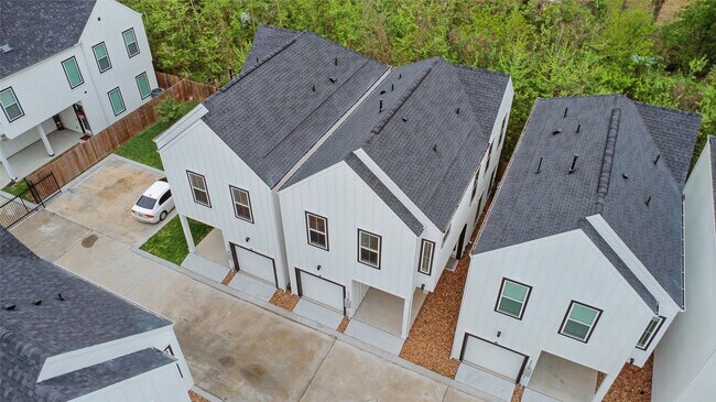 Building Photo - 9902 Clark Rd