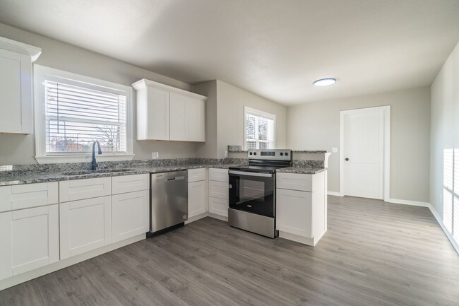 Building Photo - Beautiful Newly Remodeled 3 Bed / 2 Bath H...