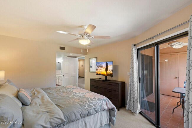 Building Photo - 4303 E Cactus Rd