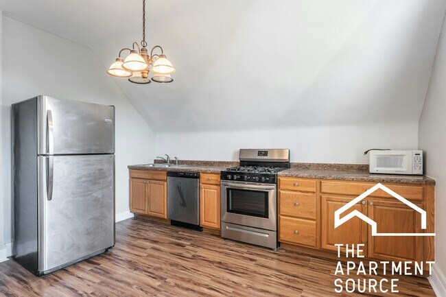 Building Photo - 2834 W Dickens Ave