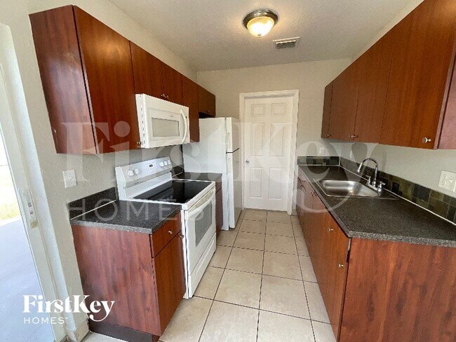 Building Photo - 1231 NE 214th St