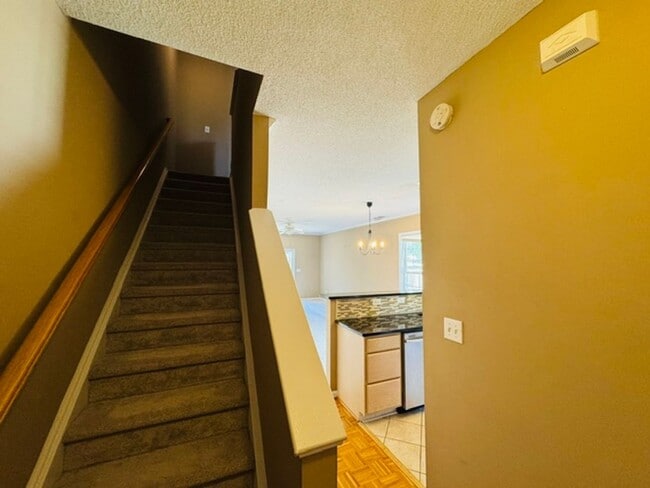 Building Photo - 2027 Turtle Point Dr