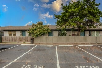 Building Photo - 1639 Northwood St