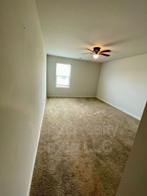 Building Photo - 909 Teabiscuit Wy