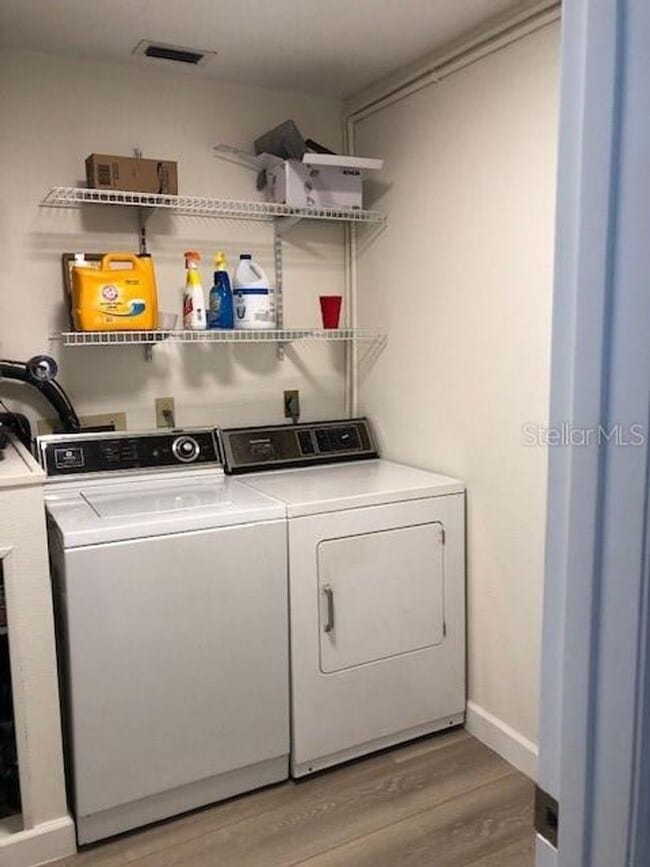 Building Photo - 230 Laurel Hollow Dr