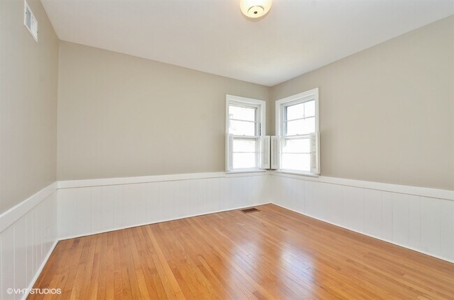 Building Photo - 23379 Forest Ct