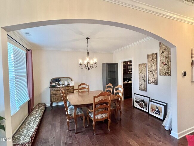 Building Photo - Unique opportunity -- with POOL!