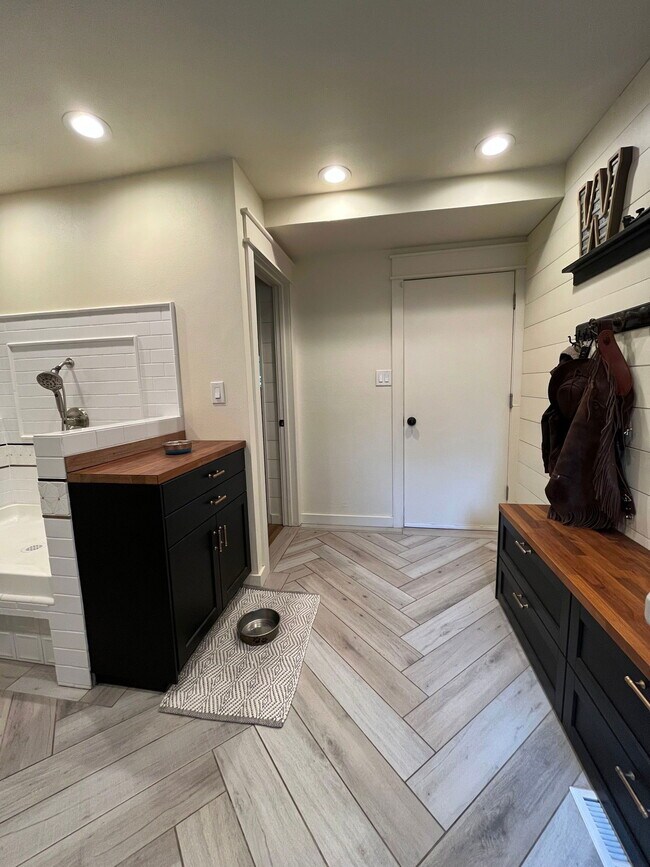 Building Photo - 10739 E Crestridge Cir